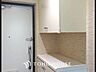 玄関：【玄関】出入りのしやすい、ゆとりを感じる玄関空間です。