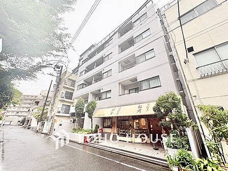 ◆共有空間◆些細な事でほっぺを膨らまして怒る君。それでも僕達はこれからも一緒だよ。喧嘩をしても離れたくないから一つはさんだ同じ場所にいる。分かるよ。そこに君が