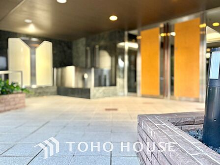【ENTRANCE】◆そびえ立つ◆我が家のシンボル。遠くの空が赤く染まる夕べが待ち遠しい。