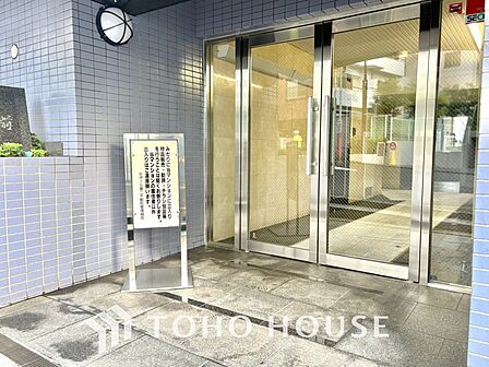 【ENTRANCE】◆家族◆家で家族と過ごす時間は限られている。帰りを待つ家族の元へと急ぐときの弾む思い。そんな思いを引き立てる邸宅。
