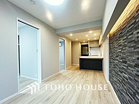 【LIVING】※この画像の家具の配置には、生成AIによる加工を施しております。なお、家具や調度品は、販売価格に含まれません。