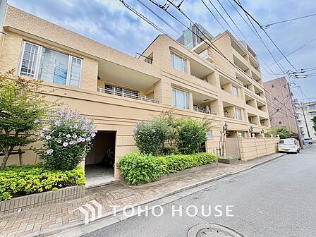 【そよぐ風、緑の香り】澄み切った空気。移ろう季節の中、ゆっくりと流れる時間を、大切な人と愛でる至福。幸せを噛みしめる穏やかな生活。