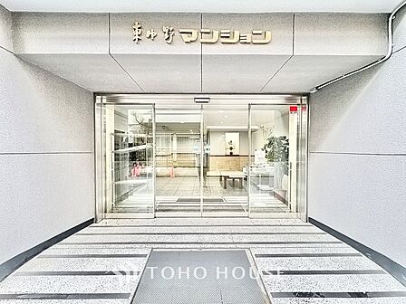 ちょっとした色使いがその家がもつ雰囲気、趣(おもむき)を携え、暮らす家族や訪ねてくる友人・知人に新鮮な香りを運んできます。