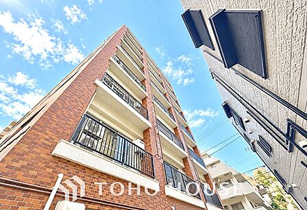 住む前から、ここで始まる暮らしを想像したくなる外観。ぜひ実際の街並みと一緒にご覧ください。