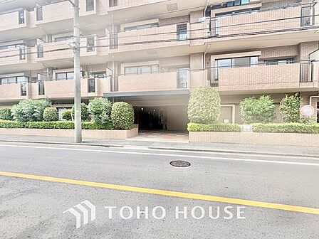 *改装中*ホワイト調のクロスと温もり溢れるモダンカラーの床材が見事に調和した本邸宅は、毎日の生活を少しでも快適に過ごして頂ける様に落ち着いた雰囲気作りから行っています。
