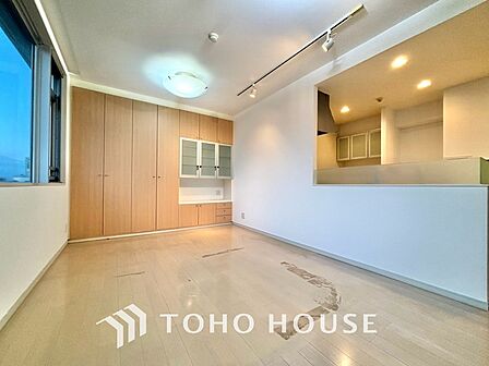 叶えたかったのは落ち着きのあるナチュラルな風合い、そして開放感があるリビング。優雅な気分に浸れる幸せな時間を家族が自然と集まりたくなるこの空間で。