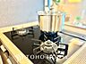 キッチン：【KITCHEN】◆家族のおはよう◆の声を笑顔で迎えてあげられるシステムキッチン。朝ごはんが楽しみで