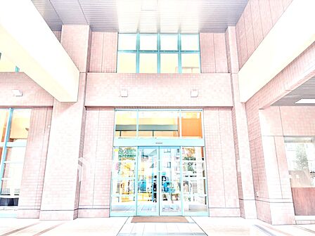 【ロビー】落ち着いた雰囲気に包まれたロビー空間。住まう方や訪れる人を優しく迎えてくれる共用スペースです。