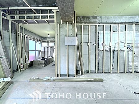 【改装中】「想像していた以上に広い」が写真を撮っているときの感想です。家事動線に配慮したプランによりご家族がくつろげる明るく広い空間が確保できました。