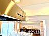 その他：【KITCHEN】◆開放的◆後片付けが楽なシステムキッチン。収納スペースの充実！