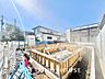 リビング/ダイニング：【建築中】家族みんなが集うこの場所で、あなただけのSTORYを。あなたが笑い、家族が笑い、幸せが溢れる夢のような毎日を。