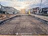 外観：◆青空のもと光が差し込む平坦な更地◆境界ブロックが整い、間取りのイメージが湧きやすい良好な土地状況。陽当たりや通風を考慮した設計がしやすく、理想の家族空間を自由に形にしていただけます。