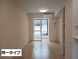 カーサ　アザレア　栗森 102 1階1LDKのリビング/ダイニング