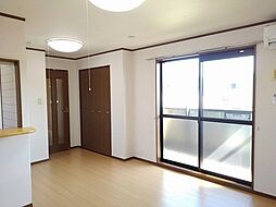 シームリー・ハウス 203 2階ワンルームのリビング/ダイニング