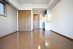 アルカディアZ 205 2階ワンルームのリビング/ダイニング