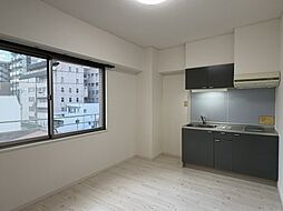 ドムス東栄 402 3階1DKのリビング/ダイニング