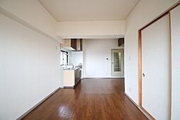 グランドール緑地公園 101 1階2LDKのリビング/ダイニング