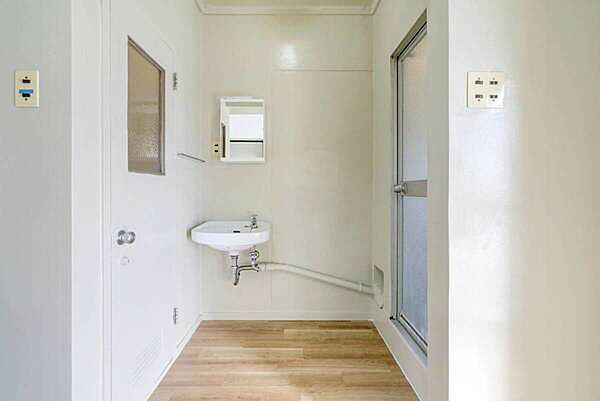 apartment 東京都港区虎ノ門４丁目3-13　ヒューリック神谷町ビル4階