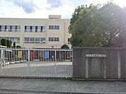 茨木市立穂積小学校 徒歩109分。 8650m