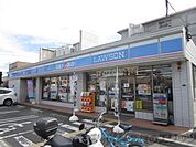 ローソン　高槻北柳川店 徒歩7分。 560m