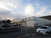 ウエルシア高槻上土室店 徒歩10分。 780m