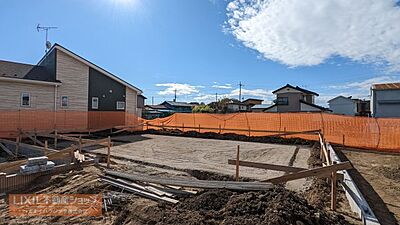 外観：『伊勢崎市茂呂南町　2号棟』　土地面積広々59.54坪。