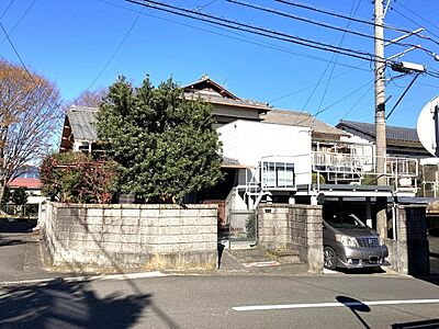 外観：静岡市清水区宮加三の中古戸建です。とても日当たりが良く、駐車場も3台分あります。