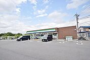 ファミリーマート西大泉四丁目店 905m