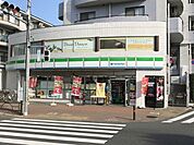 ファミリーマート 光が丘東大通り店 197m