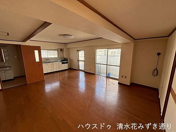 洋間・・・広々...