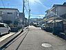 外観：前面道路含む現地写真