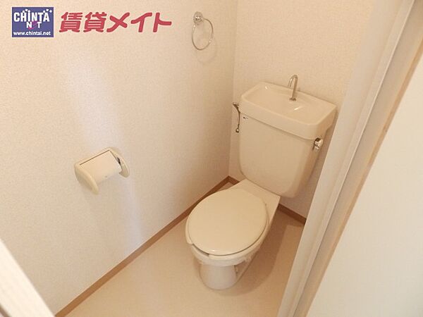 画像10:トイレ同型参考写真