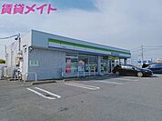 ファミリーマート名四川越店 358m