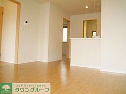 シャーメゾンB 102 1階1LDKのリビング/ダイニング