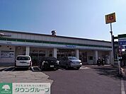 ファミリーマート辻堂神台店 徒歩3分。コンビニ 240m