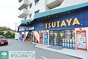 TSUTAYA 徒歩2分。レンタルビデオ 90m