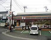 セブンイレブン 徒歩8分。コンビニ 630m