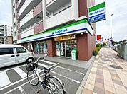 ファミリーマート辻堂神台店 徒歩6分。 410m