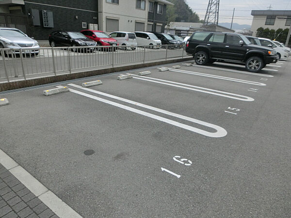 画像11:駐車場