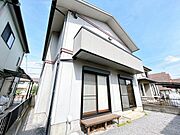 【リフォーム中5/14撮影】南側からの外観写真です。外壁塗装を行います。1階の南側窓には電動シャッターが設置されております。外壁が塗装されると住宅の雰囲気も変わりますね。