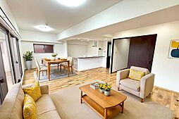 ファミリアーレ白川公園 4LDKのリビング/ダイニング