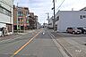 外観：物件の南東側前面道路（北東側から）［2026年4月8日撮影］