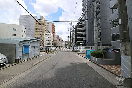 敷地北側の前面道路(西側から)