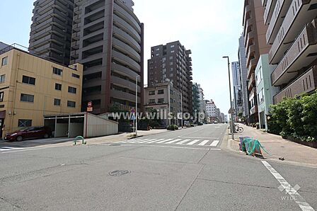 敷地北側の前面道路