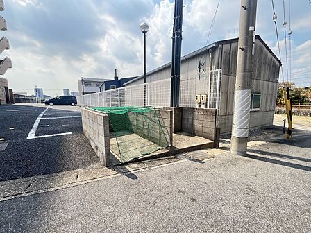 敷地内にゴミ集積所が設置してあるのでゴミ出しがラクです！