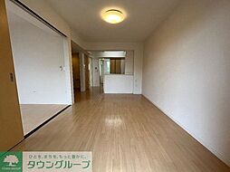 Ｆｌｏｒａｌ　Ｃｏｒｔ　（フローラルコート） 102 1階1LDKのリビング/ダイニング