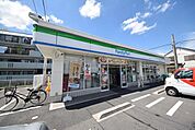 ファミリーマートさいたま日進町二丁目店 688m