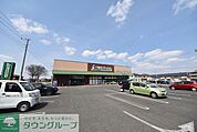アバンセ川里店 徒歩3分。 200m