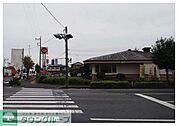 ガスト大宮深作店 徒歩10分。 740m