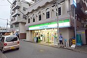 ファミリーマート大宮公園前店 512m
